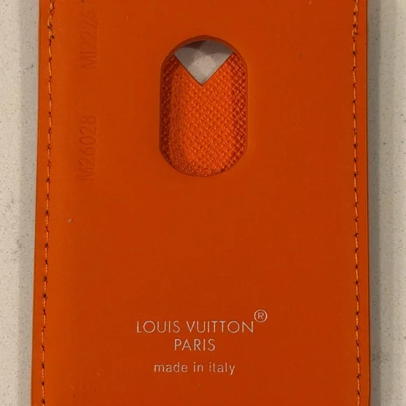 Like new Louis Vuitton Vibrant Orange Card Holder magnetic phone wallet LV - Picture 2 of 3